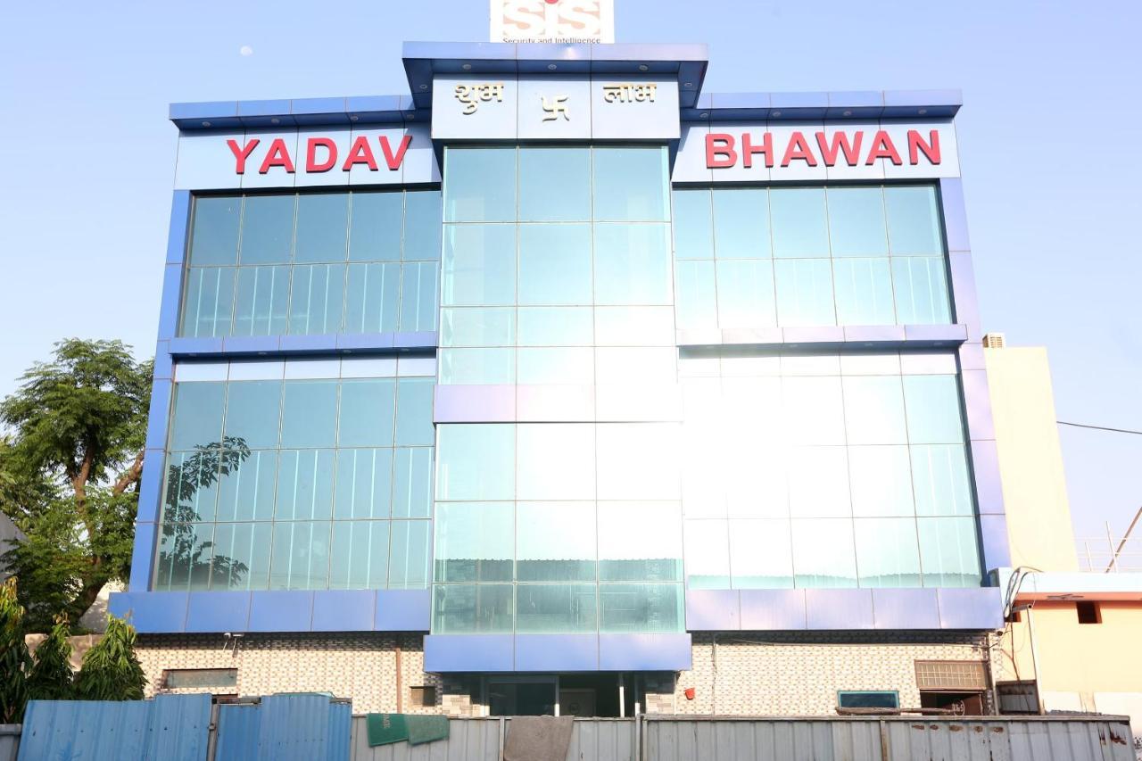 Oyo 22221 Yadav Hotel Bhiwadi ภายนอก รูปภาพ