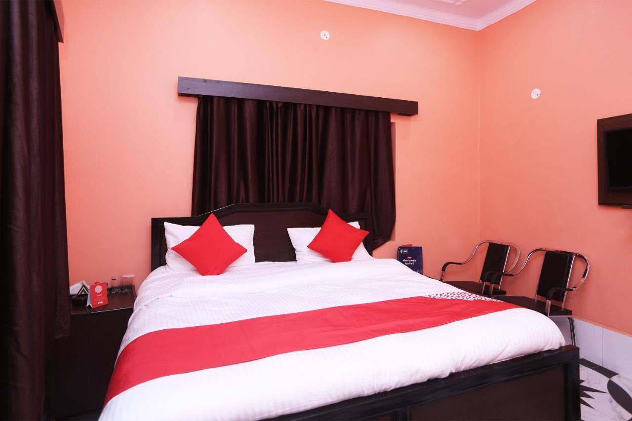 Oyo 22221 Yadav Hotel Bhiwadi ภายนอก รูปภาพ