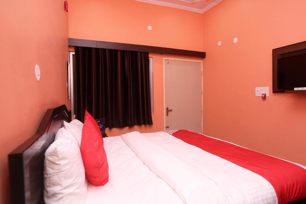 Oyo 22221 Yadav Hotel Bhiwadi ภายนอก รูปภาพ